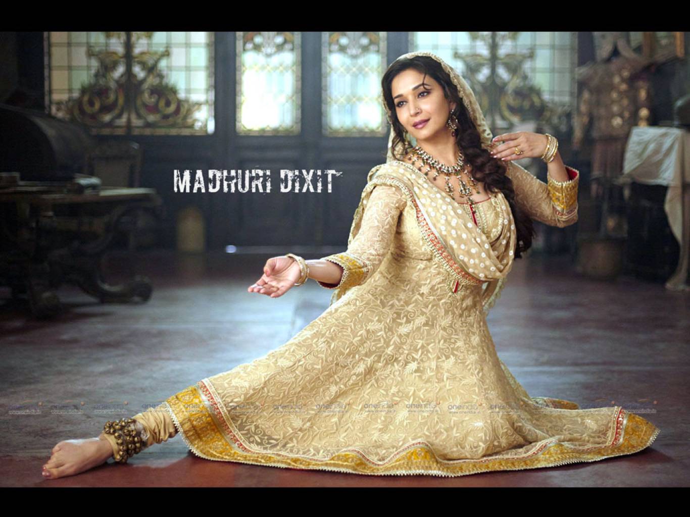 Madhuri Dixit HD Wallpapers | Latest Madhuri Dixit Wallpapers HD Free