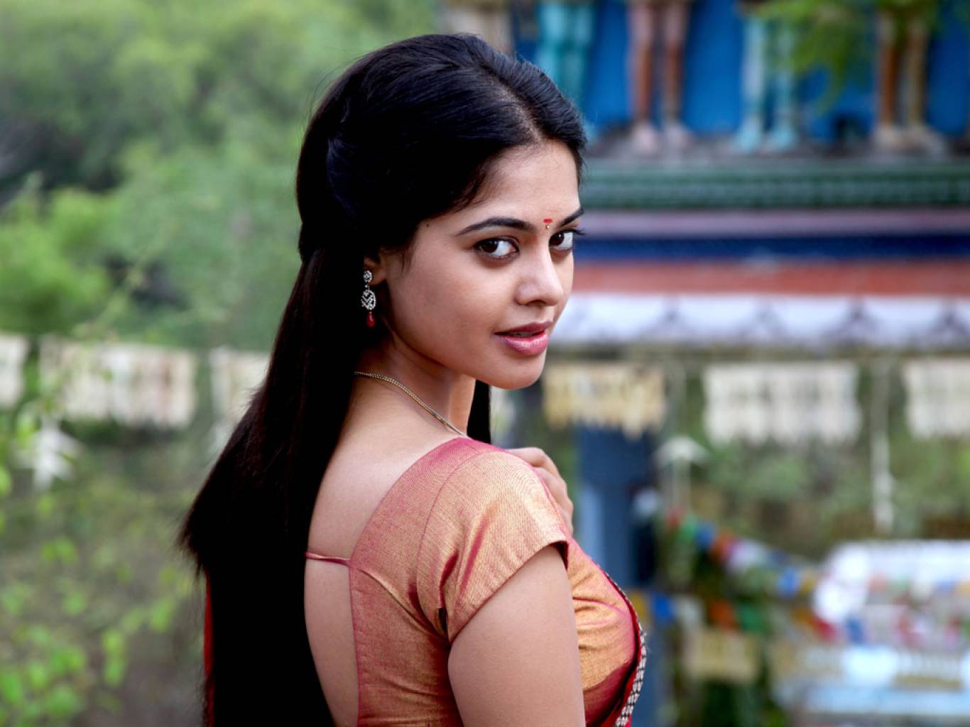 Bindhu Madhavi HD Wallpapers | Latest Bindhu Madhavi Wallpapers HD Free