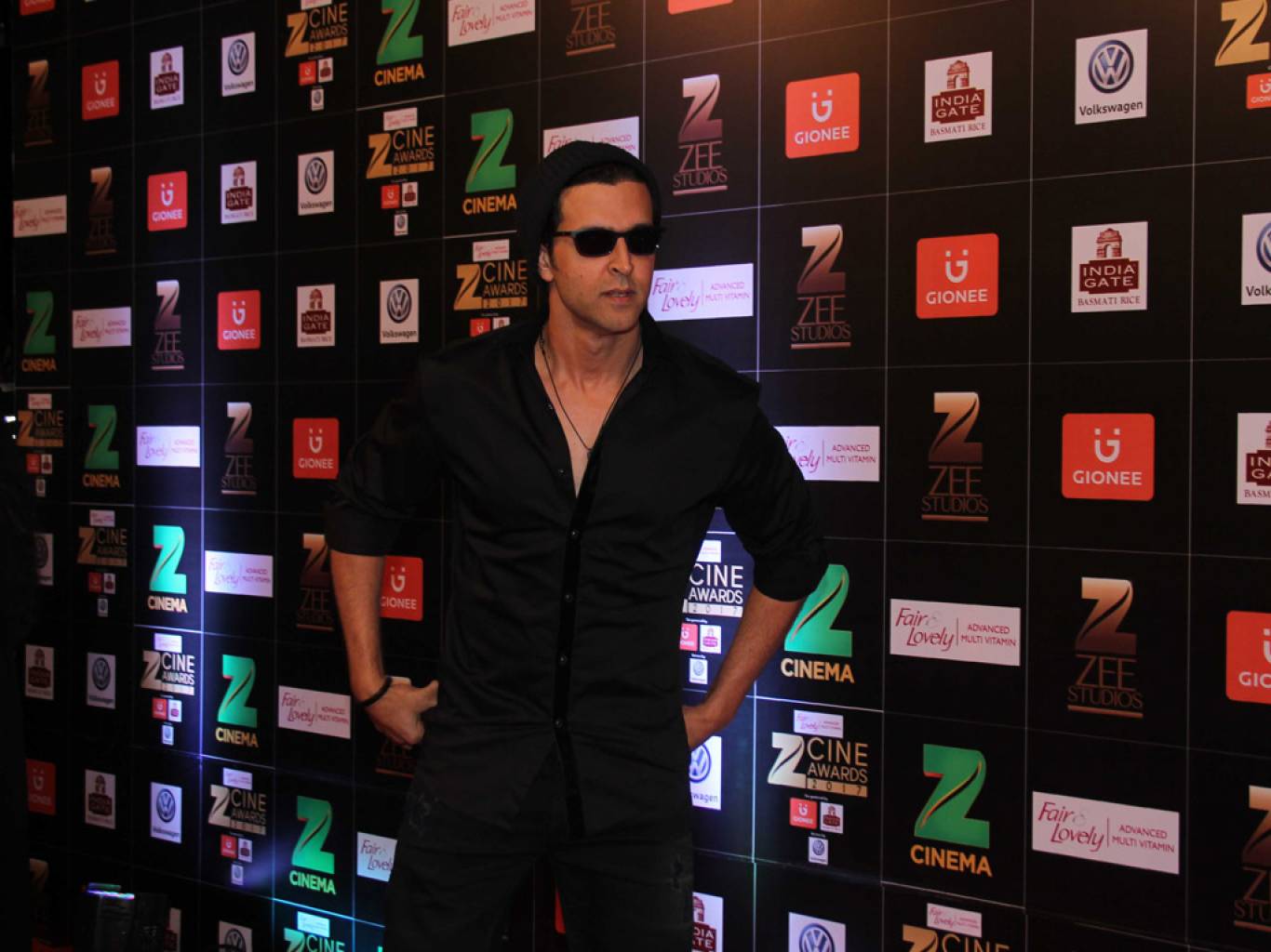Hrithik Roshan HD Wallpapers | Latest Hrithik Roshan Wallpapers HD Free Download (1080p to 2K) - FilmiBeat Hrithik Roshan HD Wallpapers | Latest Hrithik Roshan Wallpapers HD Free Download (1080p to 2K) - FilmiBeat