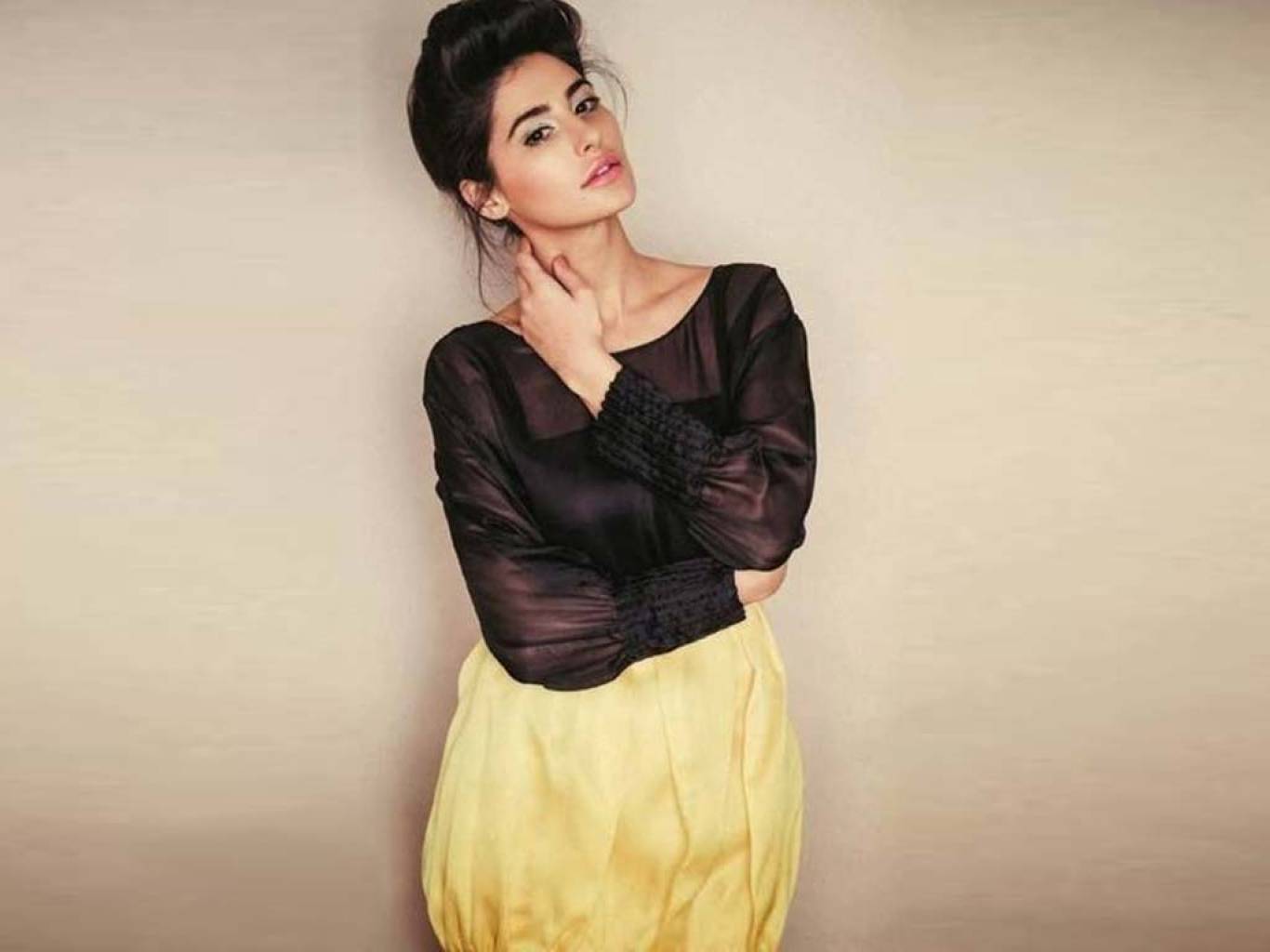 Nargis Fakhri HD Wallpapers | Latest Nargis Fakhri Wallpapers HD Free