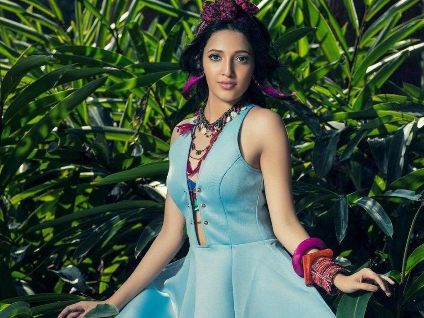 [85+] neha shetty hot hd photos & wallpapers for mobile on neha shetty wallpapers