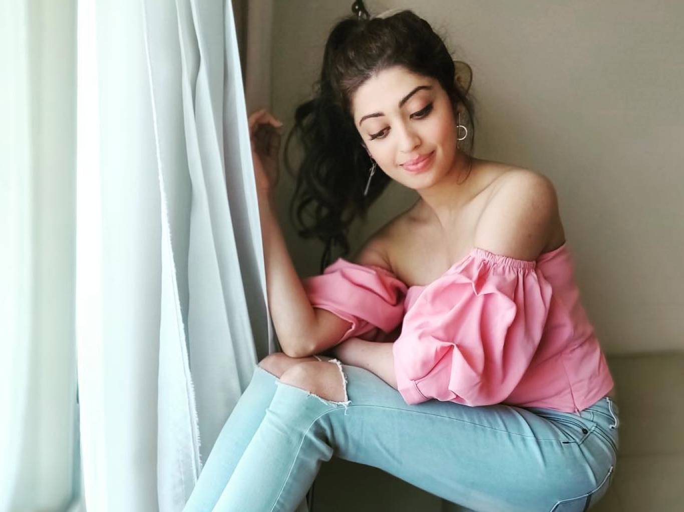 Pranitha HD Wallpapers | Latest Pranitha Wallpapers HD Free Download