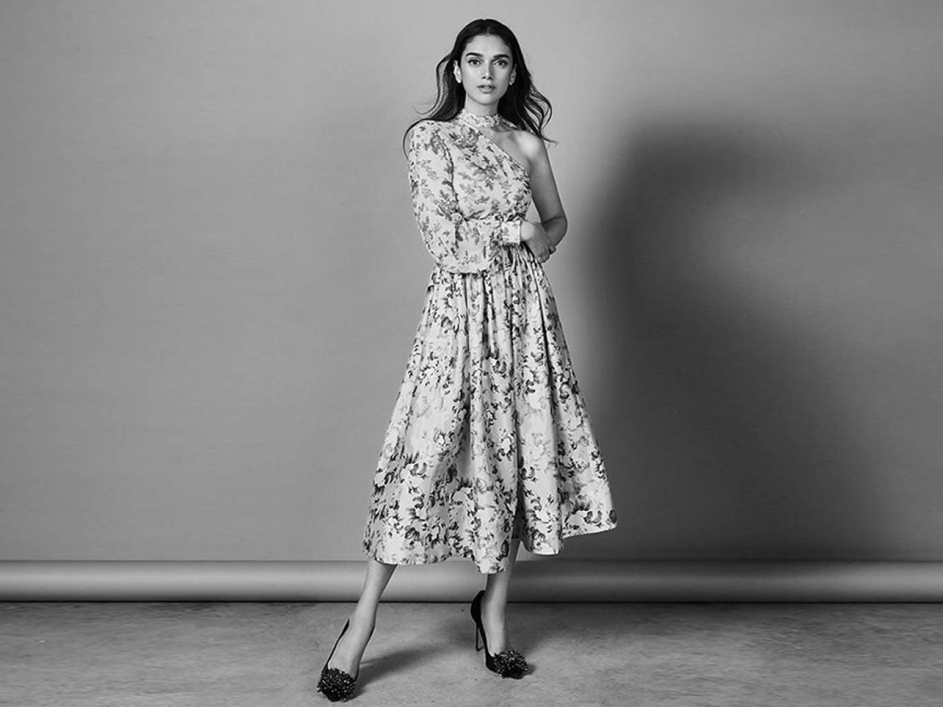 Aditi Rao Hydari HD Wallpapers | Latest Aditi Rao Hydari Wallpapers HD